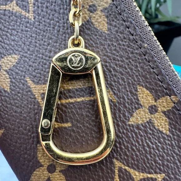 Louis Vuitton Key Pouch - Picture 8 of 13